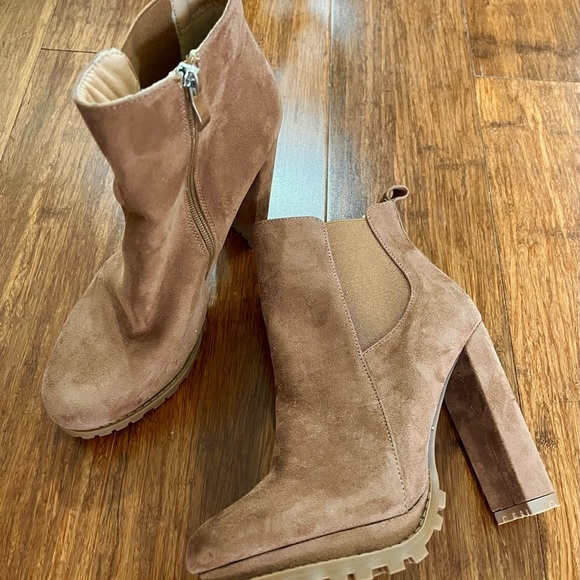 New Boots Platform Caramel Tan Sueded Lug Sole Stacked High Heel 7.5 High Ankle - Picture 7 of 12
